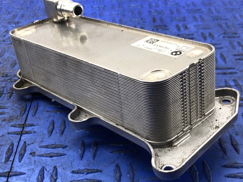 2019-2023 BMW M850I 4.4L ENGINE OIL COOLER HEAT EXCHANGER 11427648914 OEM 2022 - Picture 7 of 13