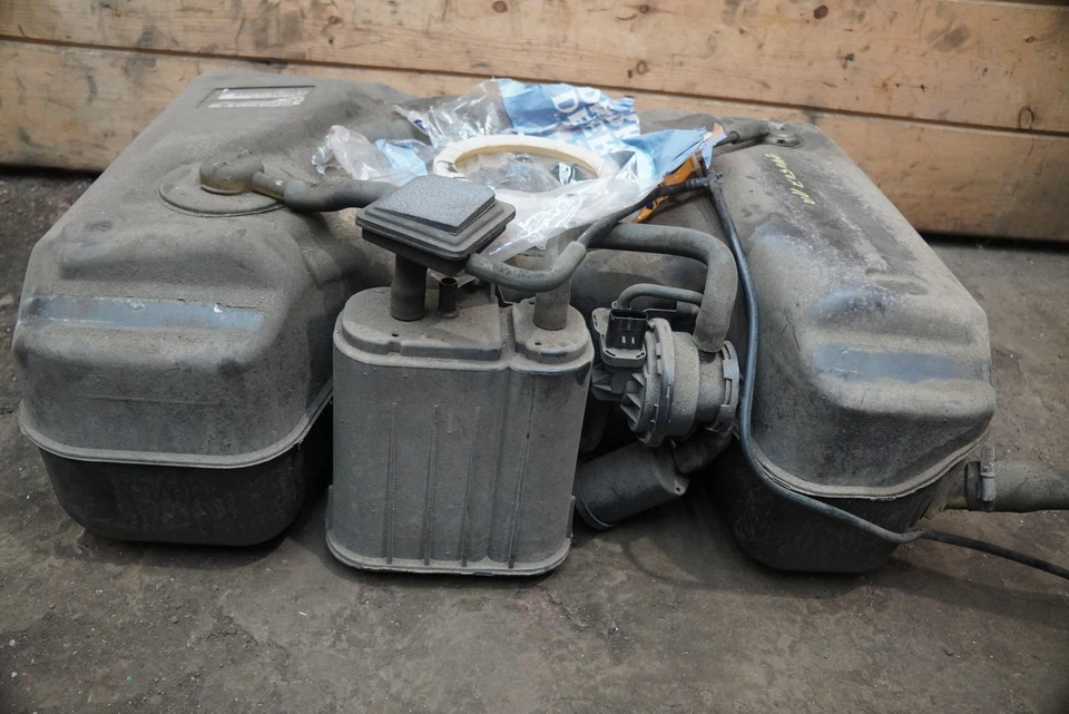 Conjunto de tanque de combustible de gasolina 5290097AG OEM Dodge Viper 2003-08 Foto 2 de 4