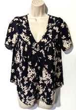 Sienna Sky Women's Short Sleeve Floral V-Neck Top Sz XS 100% Polyester EUC
