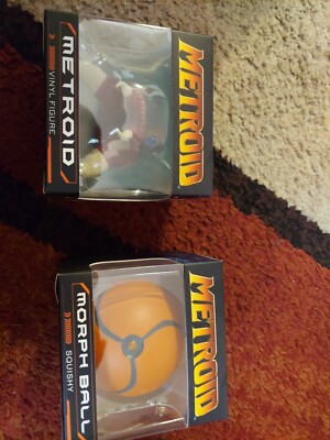 ''Metroid'' Vinyl Figurine & Morph Ball (squishy)