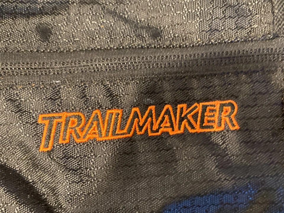 Estuche de transporte Trailmaker negro para portátil Foto 2 de 4