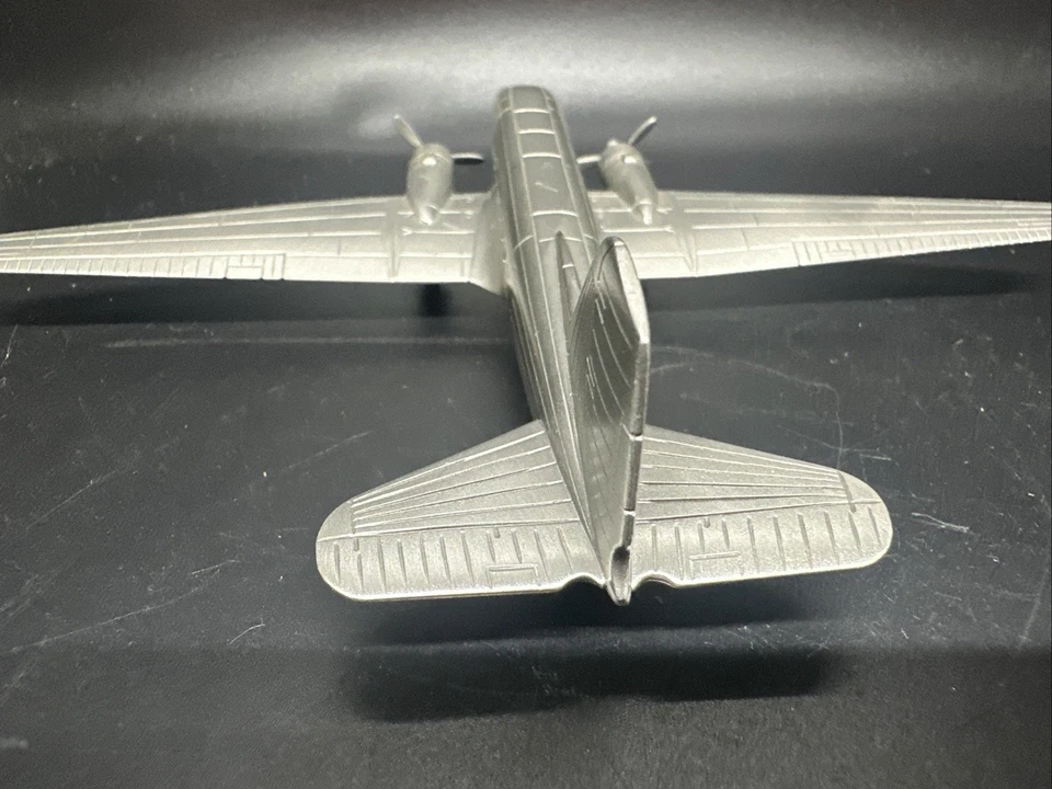 Avión de peltre Danbury Mint Douglas DC-3 C-47 escala 1:157 Foto 4 de 4
