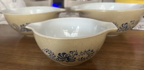 3 Vintage Cinderella Pyrex Homestead Nesting Mixing Bowls (Excellent Condition)