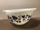 Vintage Pyrex Gooseberry Cinderella Mixing Bowl 441 1.5 pint Black White