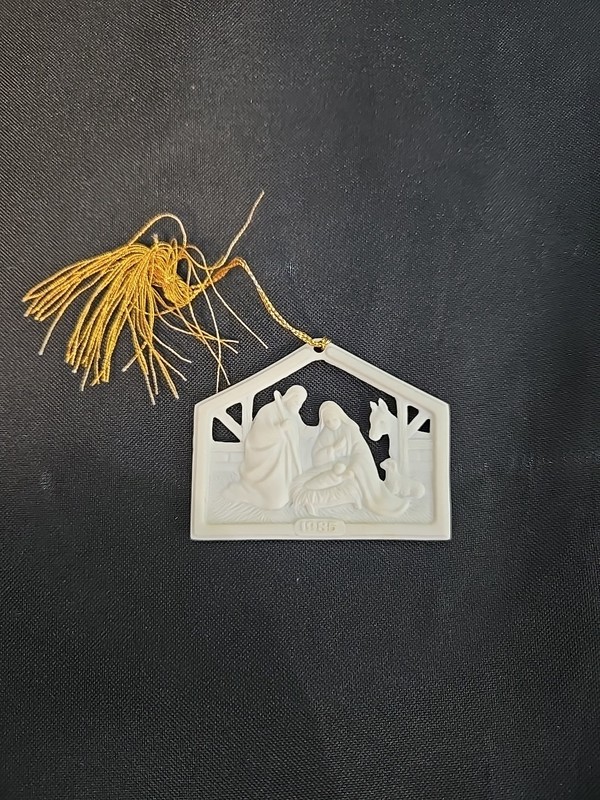 Avon 1985 Vintage Porcelain Nativity Scene Ornaments Holy Family