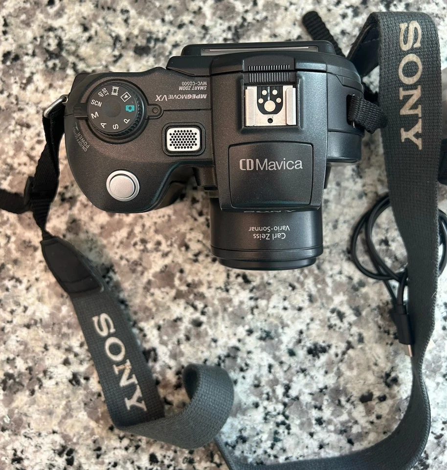 Sony CD Mavica 5MP Digital Camera w/ 3x Optical Zoom - (MVC-CD500)  For Repair - Image 4 of 4