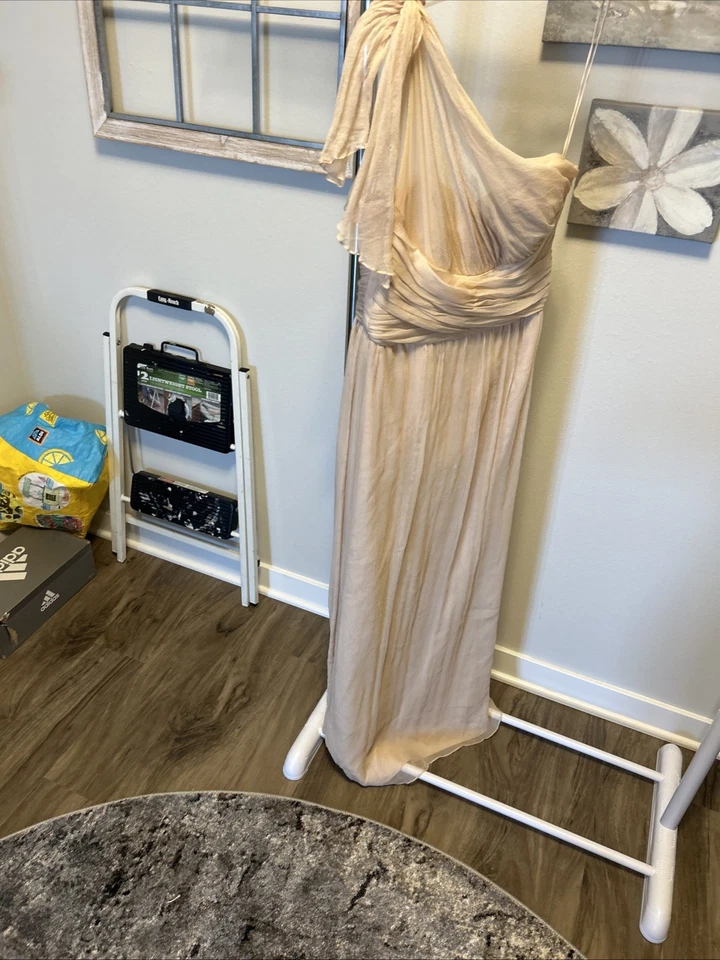 HERMOSO VESTIDO DE DISEÑO DE GAMA ALTA. Foto 4 de 4