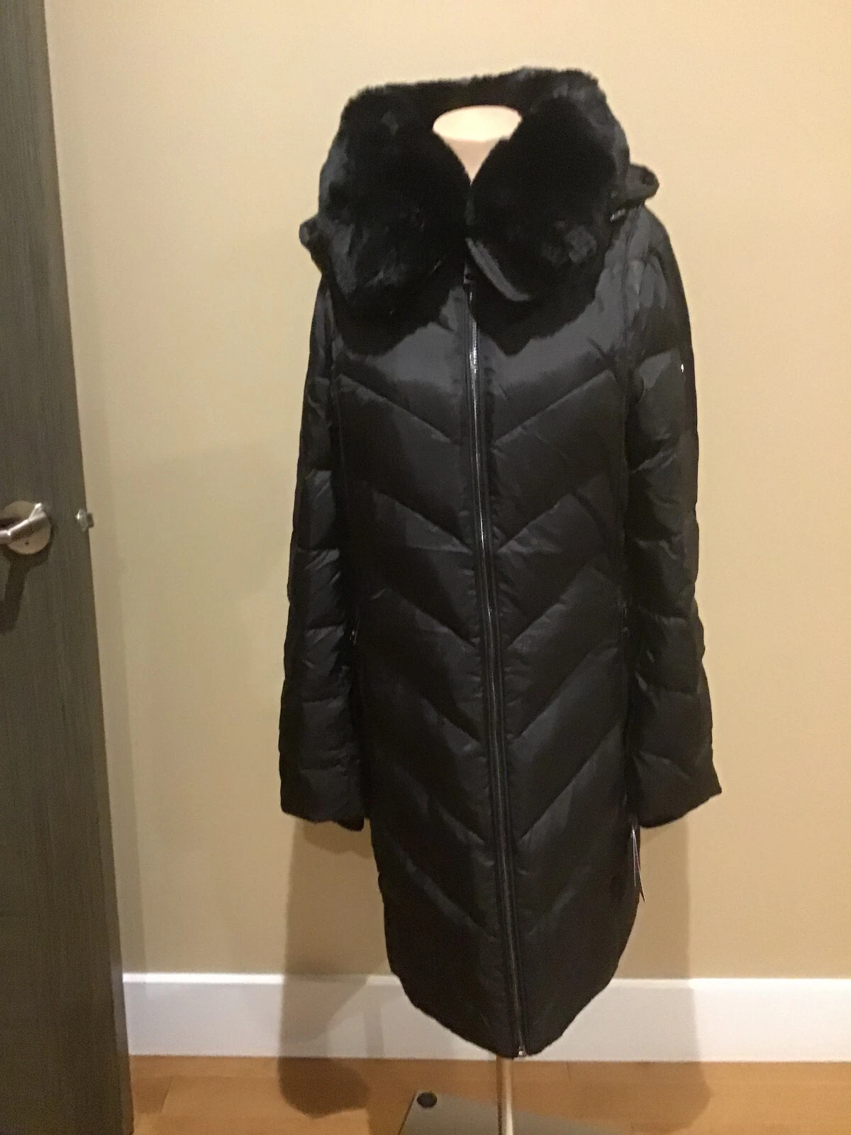 Cappotto nero nuovo con etichette Michael Kors collo in pelliccia sintetica rimovibile nuovo con etichette taglia XL