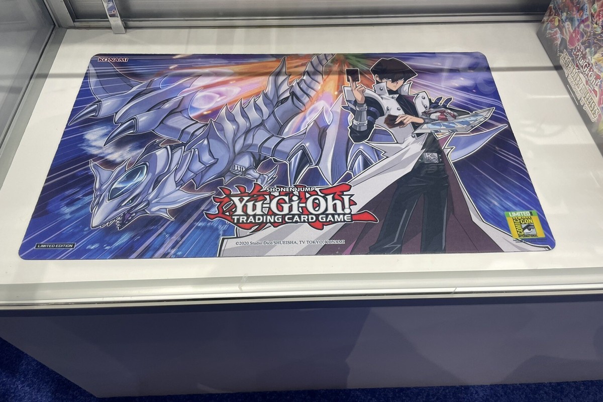 遊戯王　comic con プレイマット Amazon.co.jp: 遊戯王/海外版/プレイマット/武藤遊戯 & 海馬瀬人