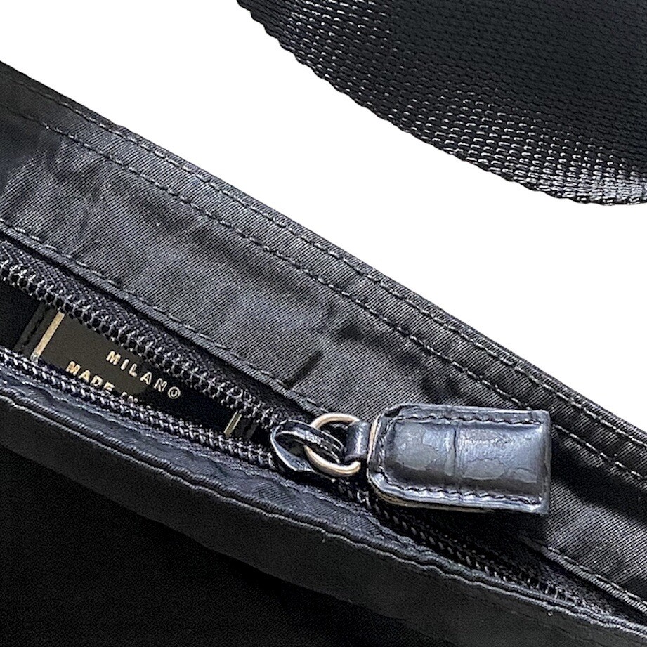 AUTHENTIC PRADA NYLON CROSSBODY ZIPPER BAG, BLACK, H: 10 AUTHENTIC PRADA NYLON CROSSBODY ZIPPER BAG, BLACK, H: 10