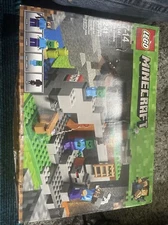 LEGO 21141 Minecraft The Zombie Cave Building Kit 241 Pc New Sealed Damaged Box