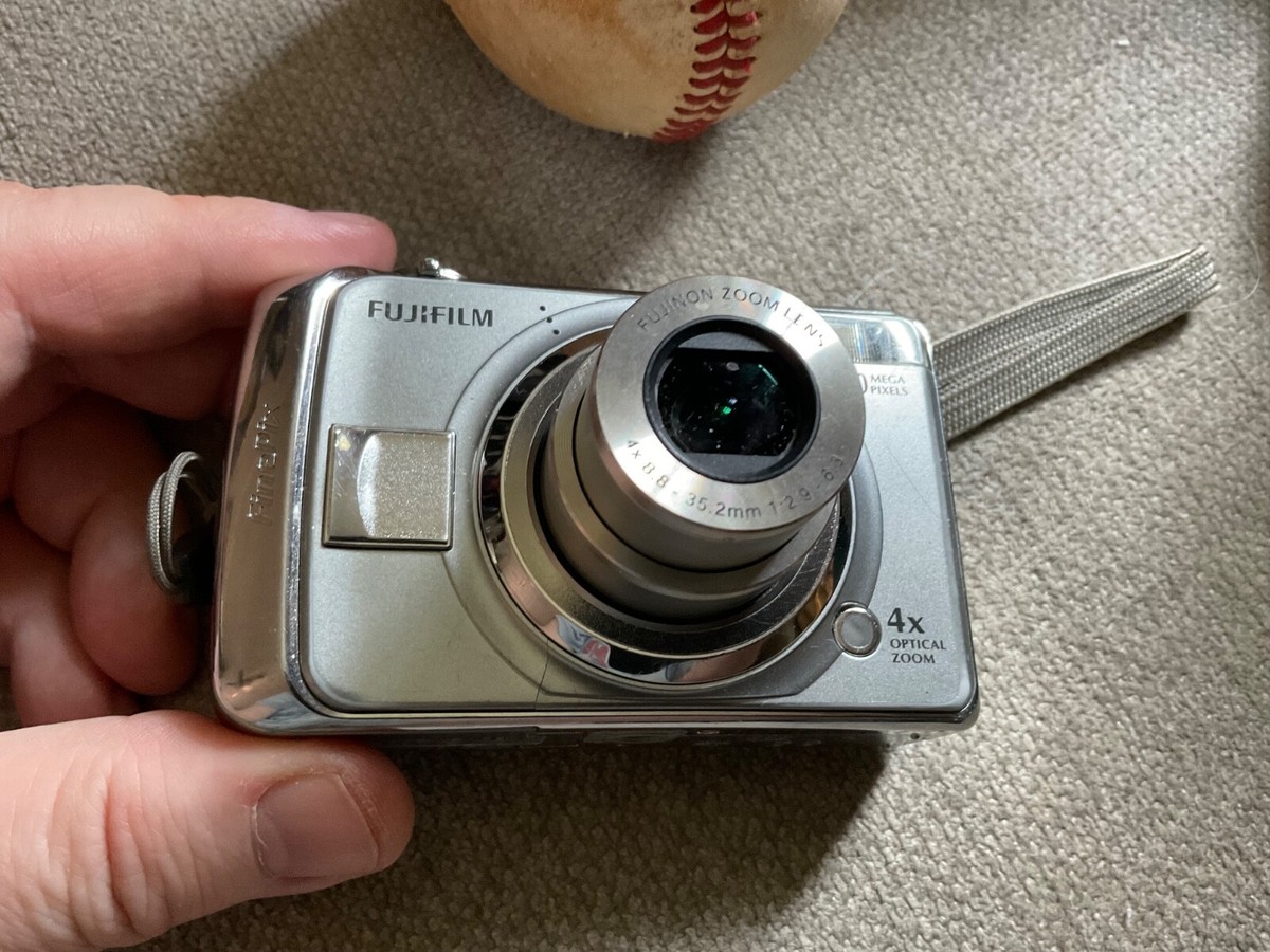 【良好品】Fujifilm Finepix A900！c25091 Fujifilm FinePix A Series A900 9.0MP Digital Camera - Silver