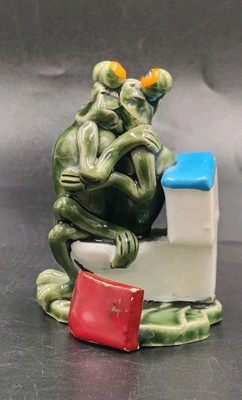 Freaky Frogs Getting It on Toilet Adult Content Ceramic Figurine Novelty *Broken