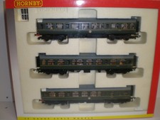 Hornby R2297A BR Green 3-Car Class 110 DMU + 2 D.M.U. Coaches = 5 car set 2002
