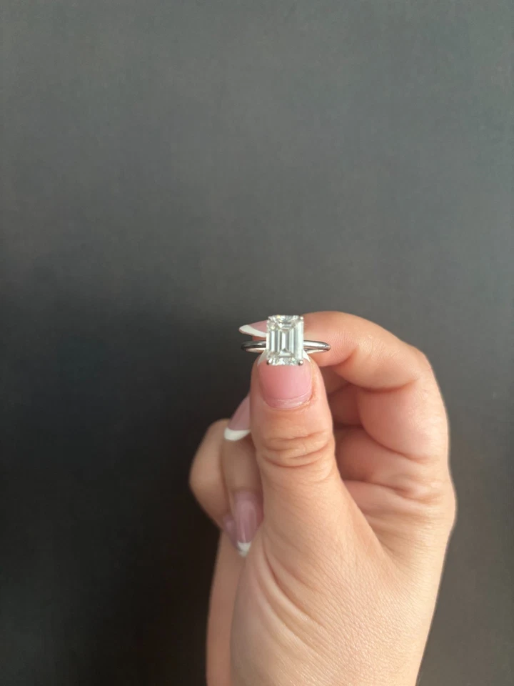 Anillo de compromiso oro blanco 14k corte esmeralda Foto 3 de 4