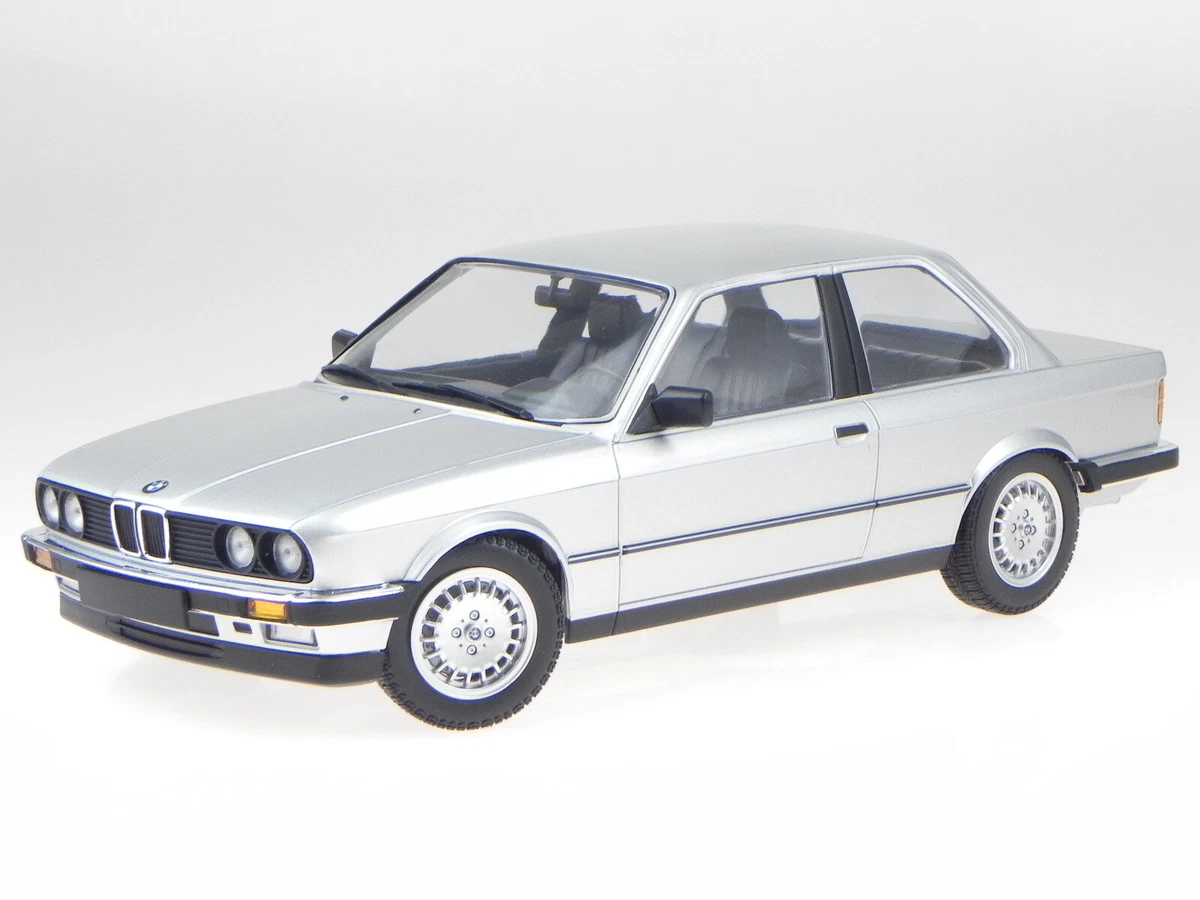 BMW e30 323i 2-door 1982 silver diecast modelcar 155026001 Minichamps 1:18