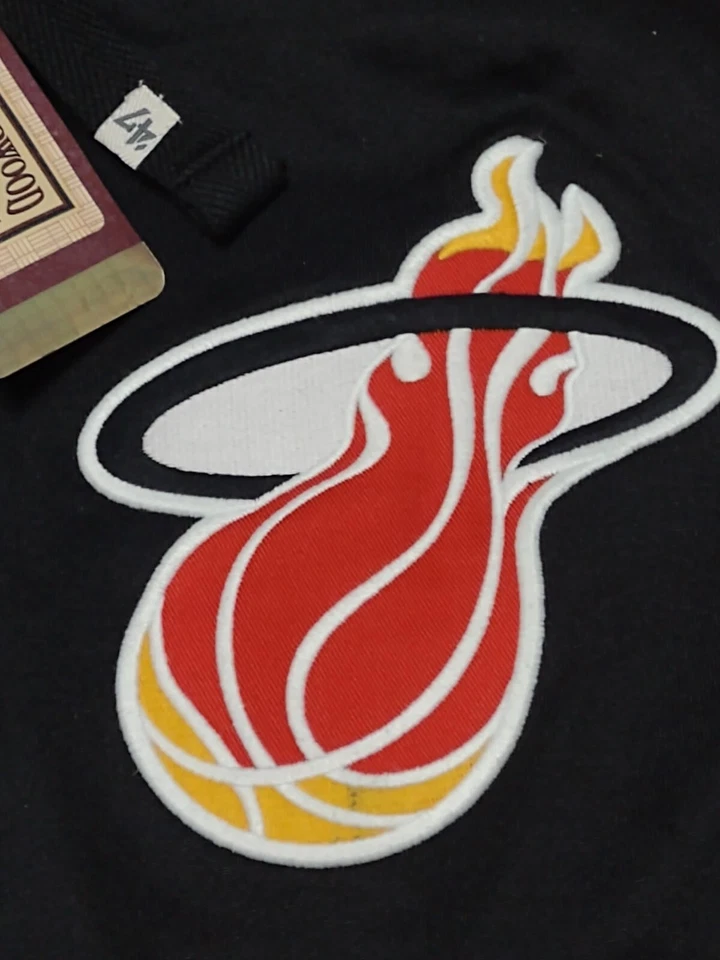 Miami Heat 裤子大号刺绣标志篮球黑色红色 Y2K 47 品牌  — 第 3/4 张图片
