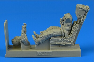 MW22 AEROBONUS 320114 US NAVY PILOT FOR F/A-18A/C WITH EJECTION SEAT 1/32 FIGURE