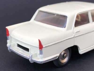 Dinky Toys 553 - PEUGEOT 404 blanc, Original, etat d'usage - Collection