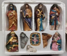 11 piece Nativity set Hand Painted World Bazaars Crown Accents Wood base 