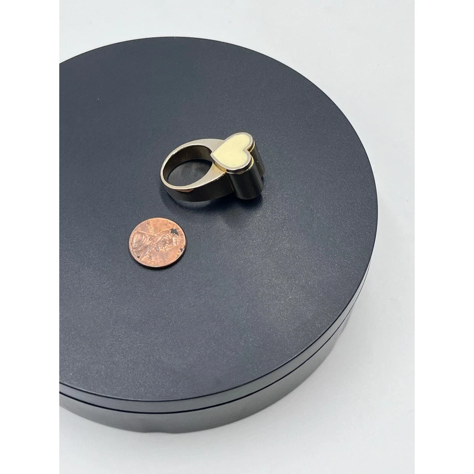 Juicy Couture RARE Vintage Enamel Heart Compartment Gold Tone Ring Sz 7 - Image 3 of 4