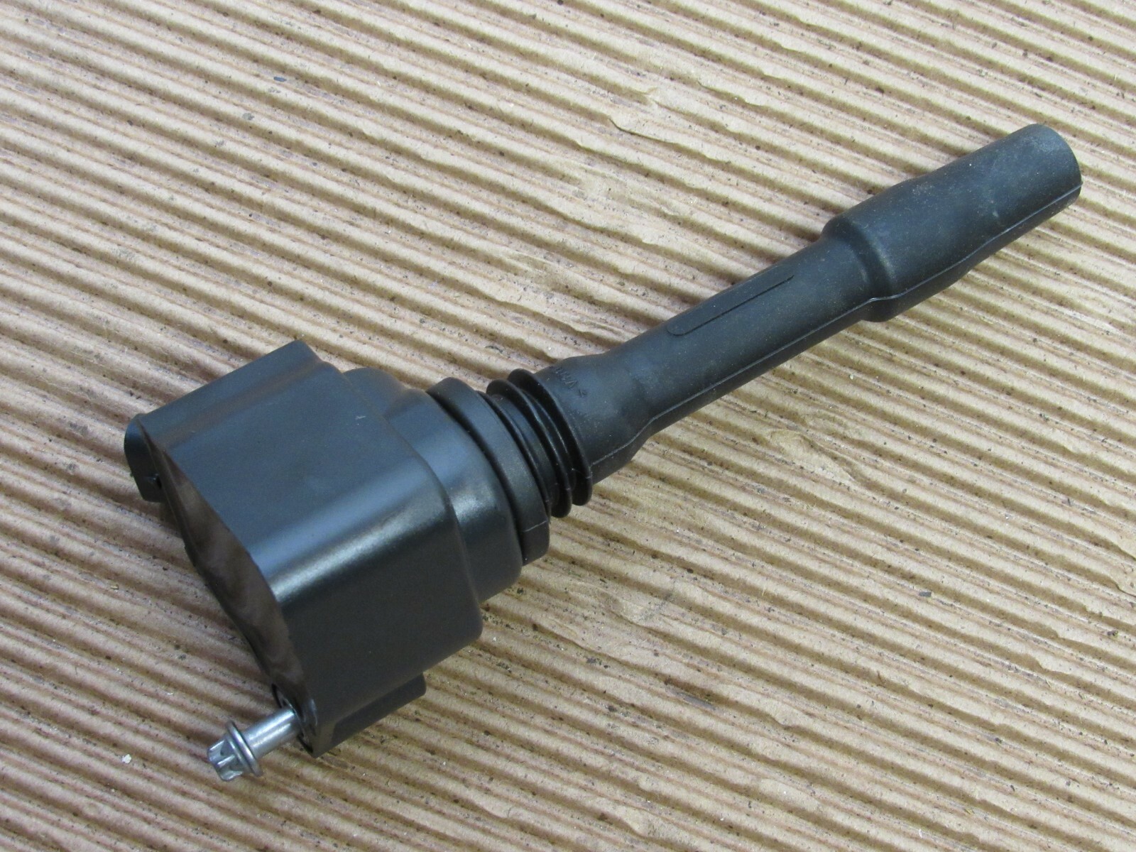 BMW F48 X1 F39 X2 F22 F32 F36 G30 B46 B58 ENGINE IGNITION COIL 8643360