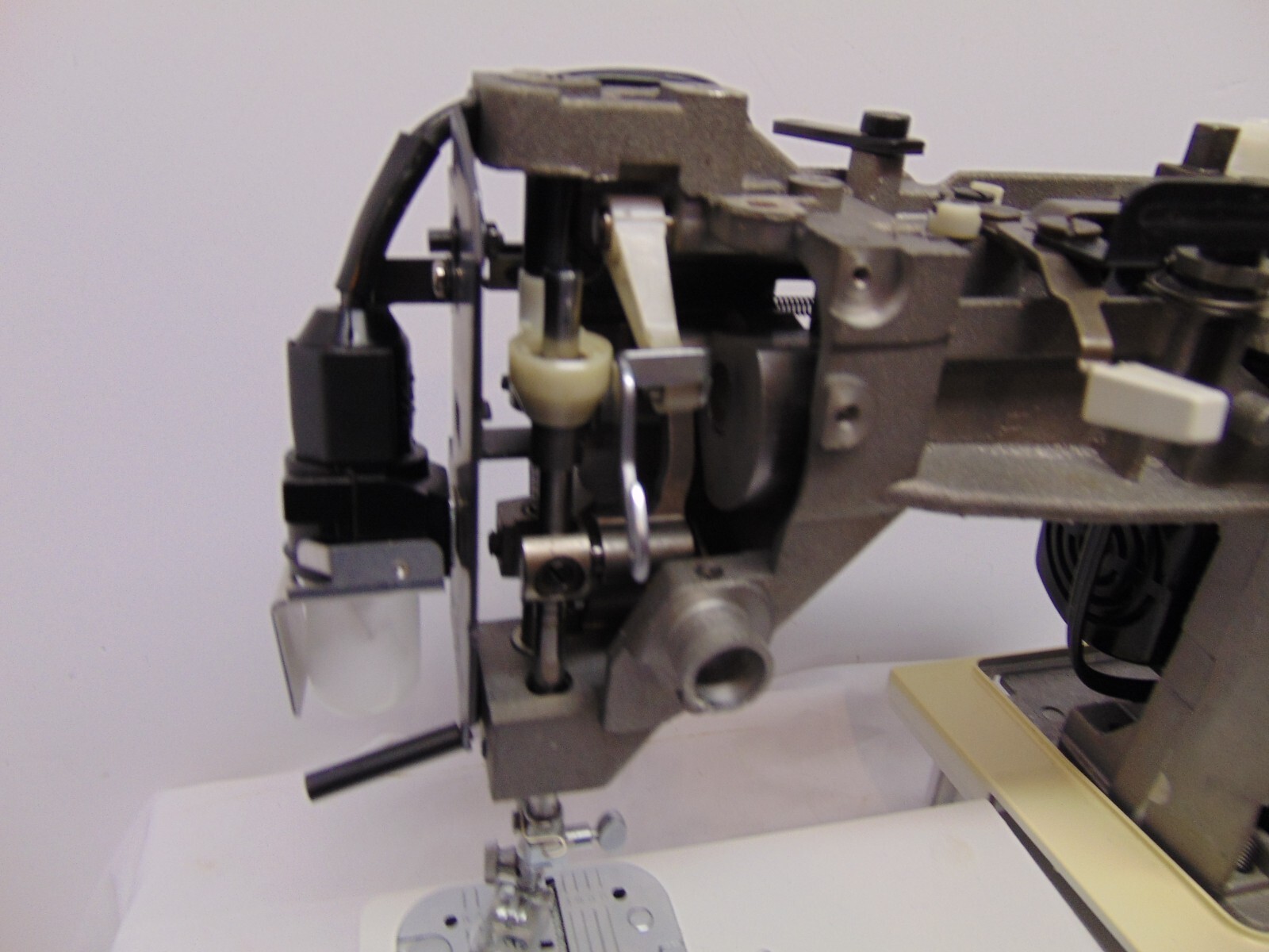 Vintage Singer Sewing Machine metal body guts with light & needle from Italy eBay