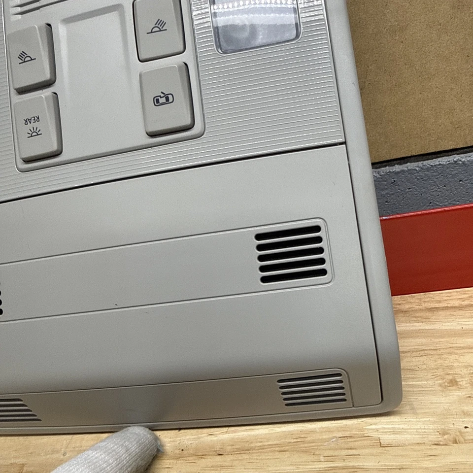 VOLKSWAGEN JETTA ROOF OVERHEAD CONSOLE DOME LIGHT LAMP SWITCH OEM 2019 - 2024 - Image 4 of 4