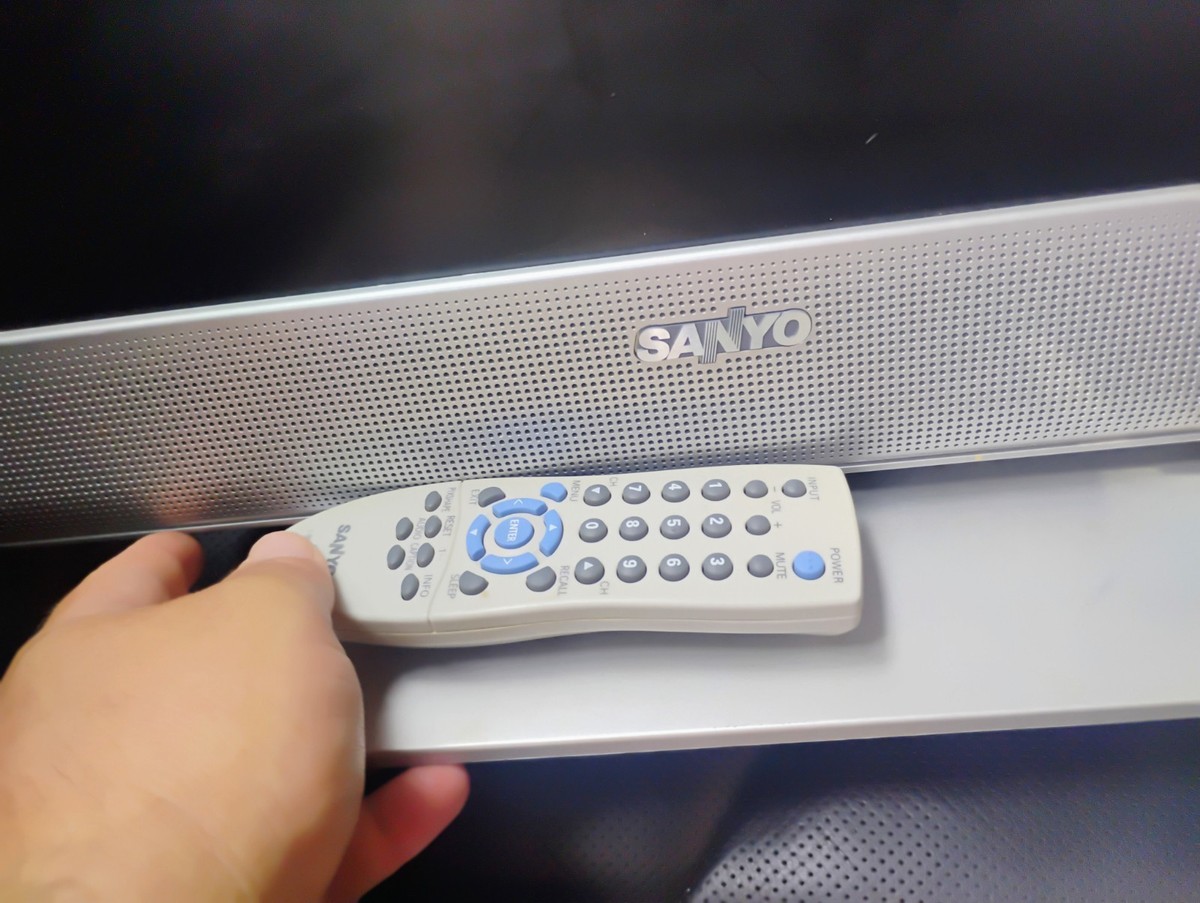 Sanyo Flat Screen 2007 DP19647 HDTV Gaming 19