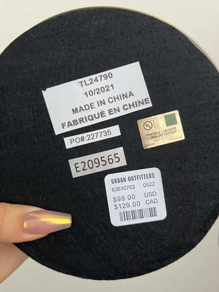 NUEVA Lámpara de Escritorio Urban Outfitters Domo Dorado con Puerto USB (Bombilla NO proporcionada) Foto 4 de 4