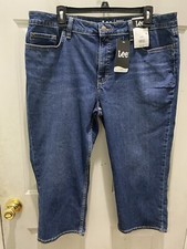 New Lee Mid Rise Regular Fit Capri Jeans. Size18M. Great Casual Jean.A Must Have