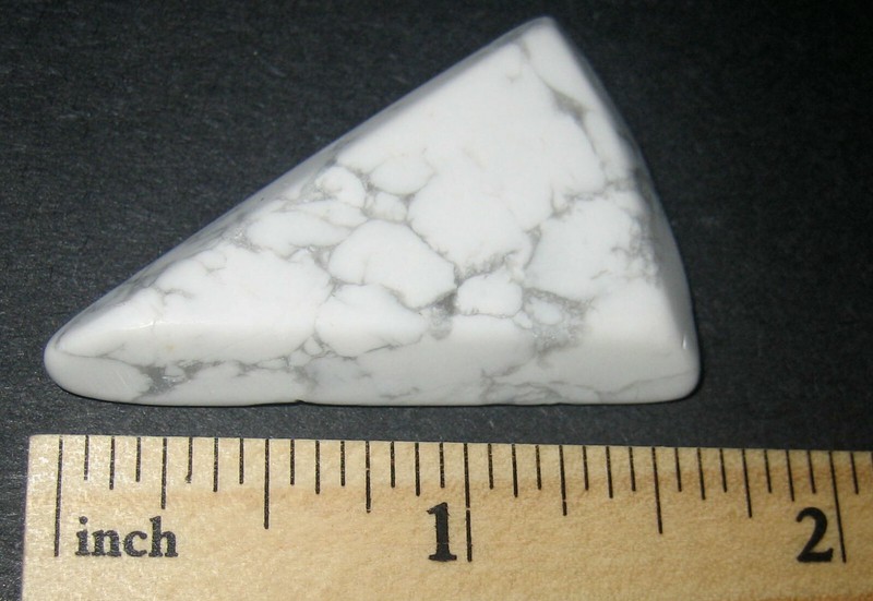 1.7" TUMBLED NATURAL CABOCHON STYLE CUT HOWLITE STONE FROM RHODESIA  12g *41 (GG