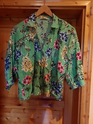 Schicke Bluse V. Esprit mit Fledermausarm,  Gr. M, grün gemustert,  Baumwolle