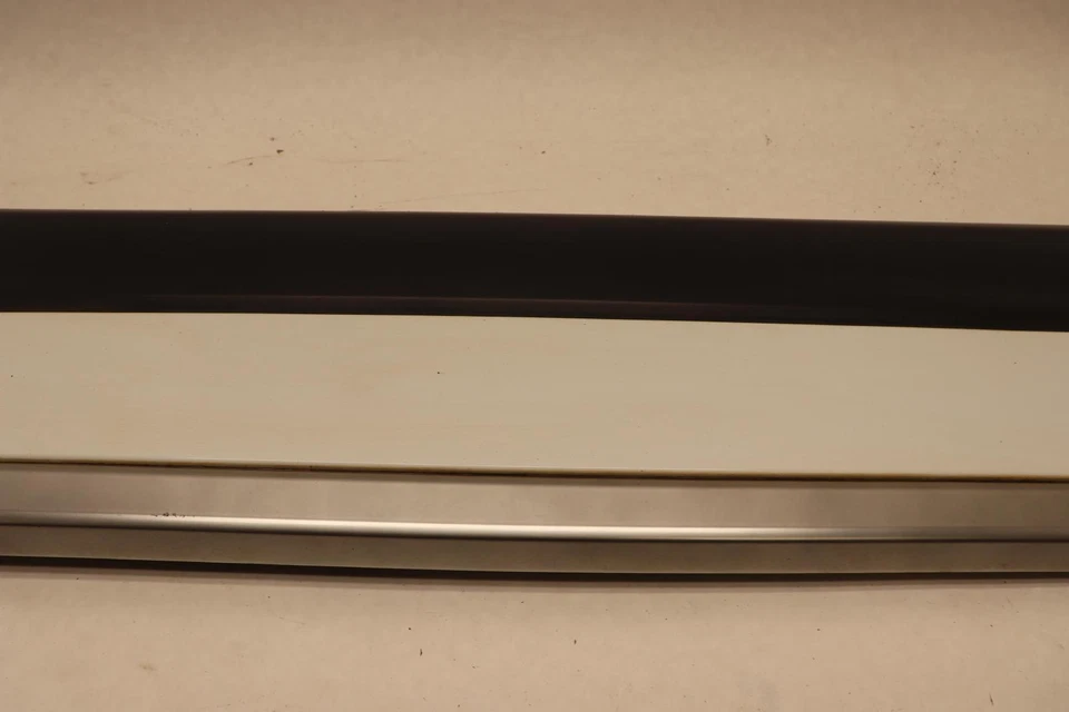 Land Range Rover 2013-2022 puerta del pasajero delantero derecho moldura inferior OEM Foto 3 de 4