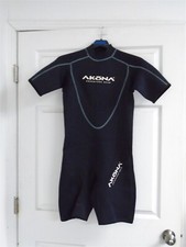 Akona Men's Shorty Spring Wetsuit 3/2mm Size MD Scuba Diving Snorkeling Gear
