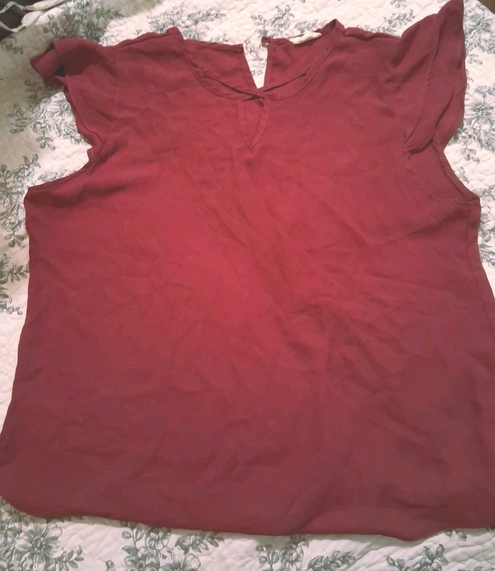 Awesome U.S.A Women's L Burgundy Solid V-Neck Short Sleeve Zip Blouse Regular