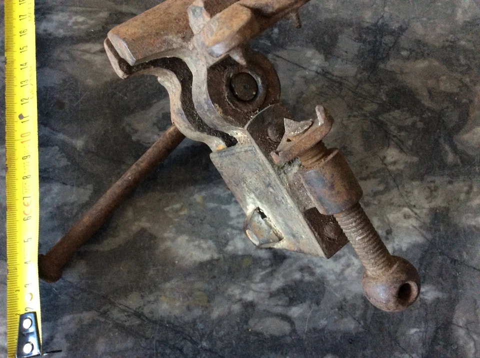 outils anciens,old tool,beau petit étau avec enclume de bijoutier... - Photo 2/4