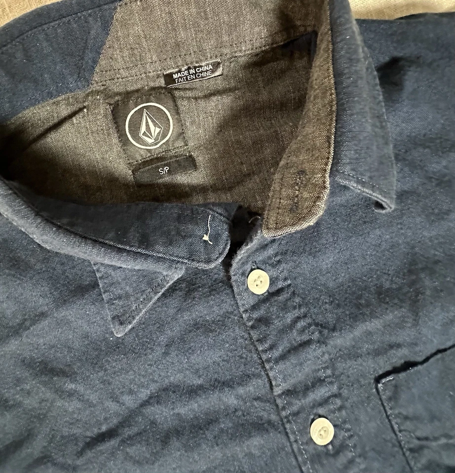 Volcom Men’s Small Long Sleeve Button Front Shirt Dark Blue 100% Cotton - Image 2 of 4