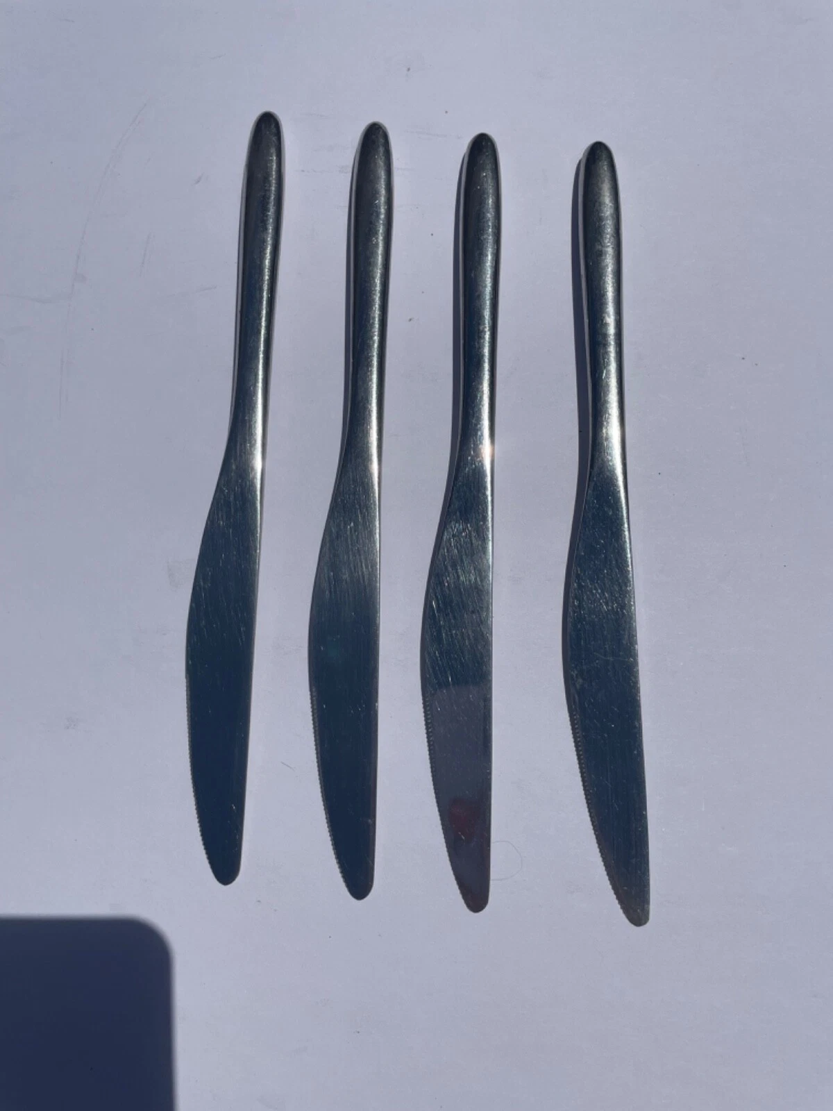 4 Retroneu Serrated Knives, Rare Stealth Pattern
