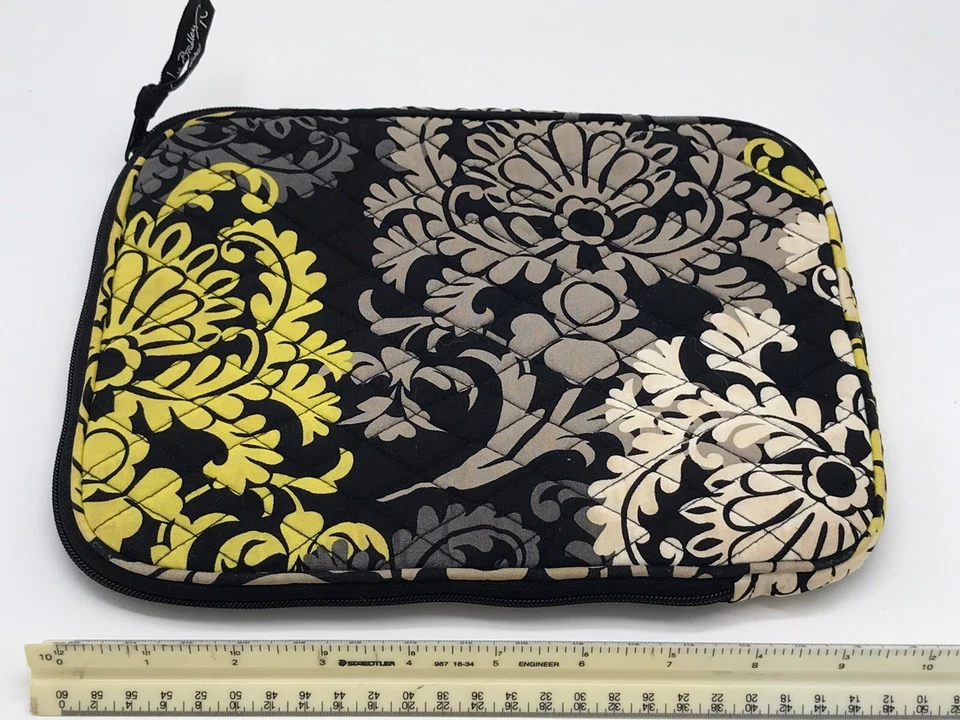 VERA BRADLEY Funda 7x9 Acolchada Acolchada Barroca Tablet iPad Kindle Funda Usada en Excelente Condición Foto 3 de 4