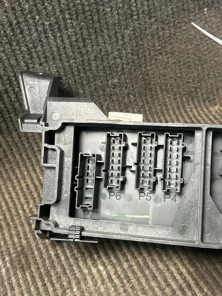 Fits 2008-2009 Mercedes ML350 Engine Fuse Box OEM:1645403072 - Image 3 of 4