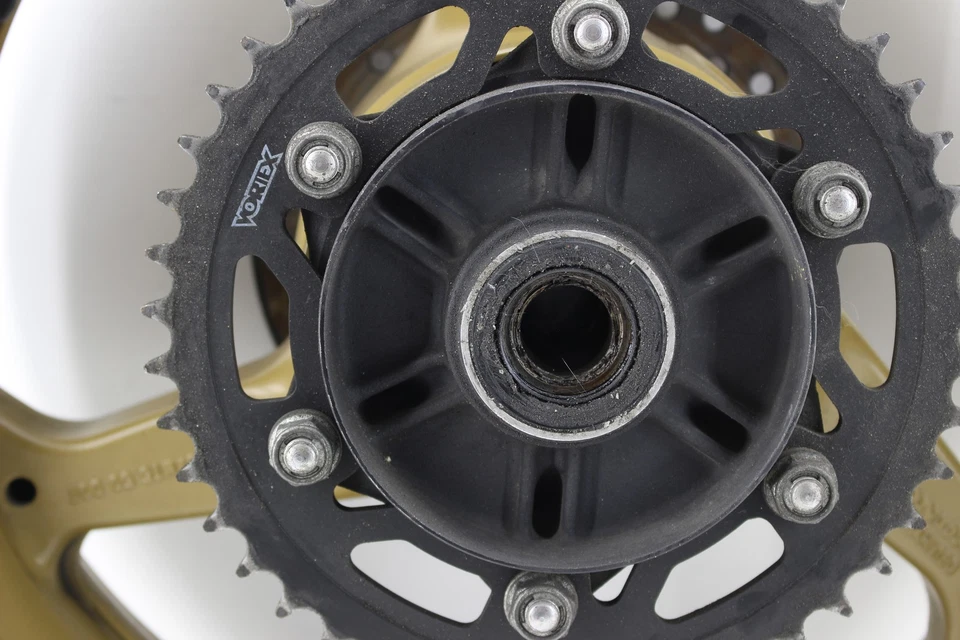 Honda CBR600RR 2006 OEM llanta trasera recta  Foto 2 de 4