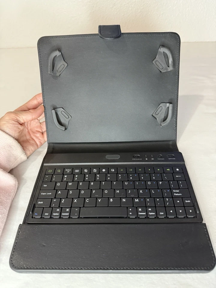 Teclado para tableta negro con estuche de cuero plegable negro con cinturón a presión para cerrar Foto 2 de 4