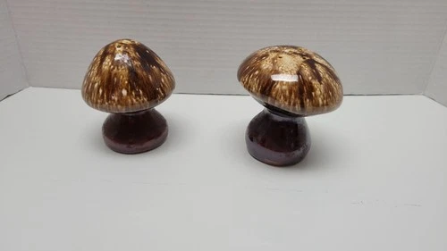 Hull USA Salt&Pepper Shakers Mushroom Brown Drip Glaze Pottery MCM Ceramic Vtg