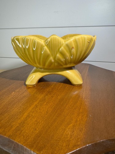 Maceta de Colección EE. UU. American Bisque Mostaza Amarillo Pies Festoneados - Imagen 5 de 12