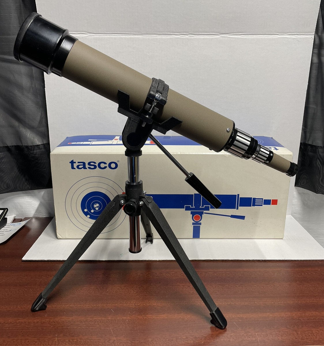 Vintage Tasco 18E Zoom Target Spotting Scope w/Tripod 20X-60X60mm