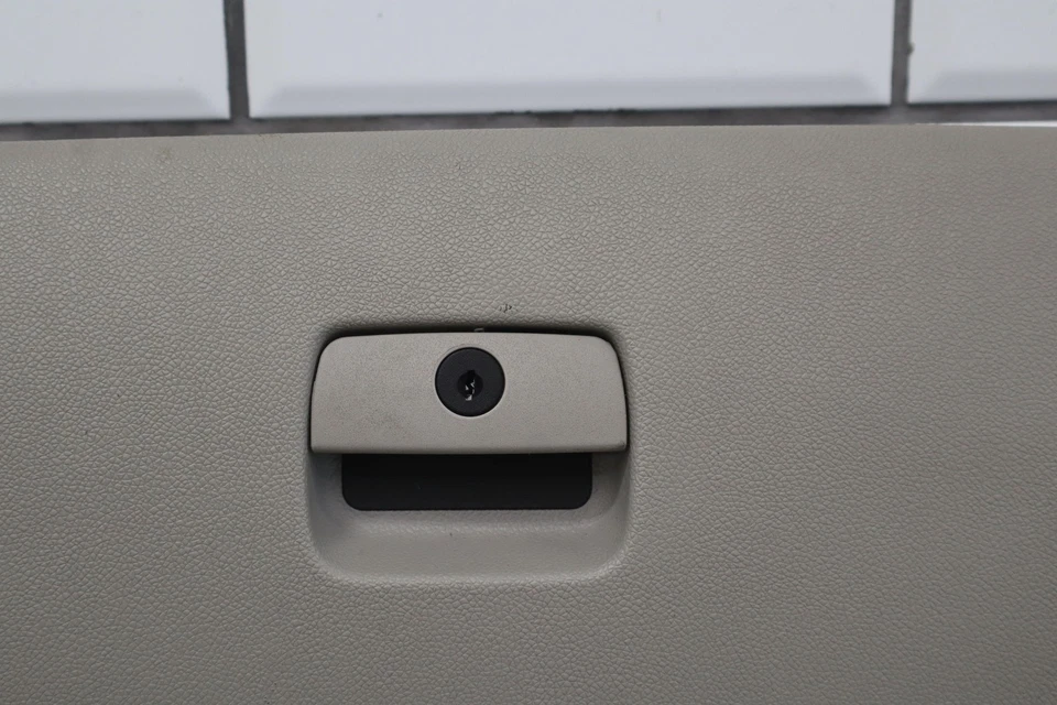 07-14 GMC Sierra 2500HD SLT Titanio Guantera Compartimento Fabricante de Equipo Original Foto 4 de 4