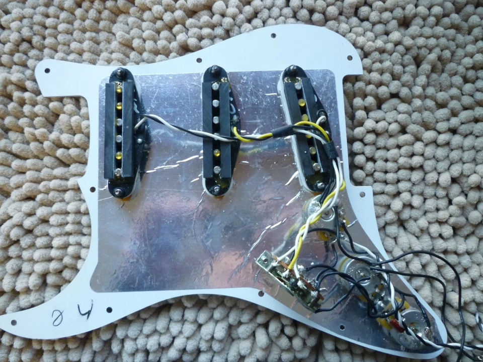 Подлинный Fender Stratocaster SSS загружен пергамент накладка керамические звукосниматели - Изображение 2 из 2