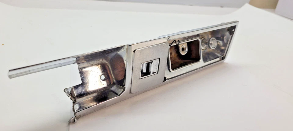 1967 CADILLAC FLEETWOOD LH REAR DOOR PANEL TRIM & ASHTRAY LIGHTER 9709757 - Image 3 of 4