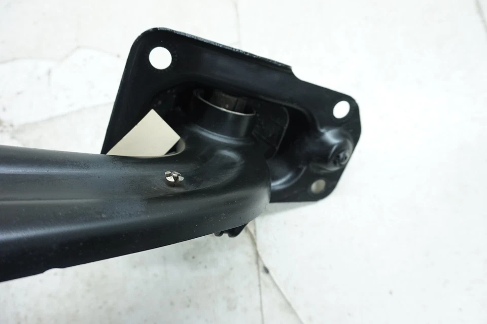 Brazo de control inferior derecho Volkswagen Passat 2016-2019 OEM Foto 4 de 4